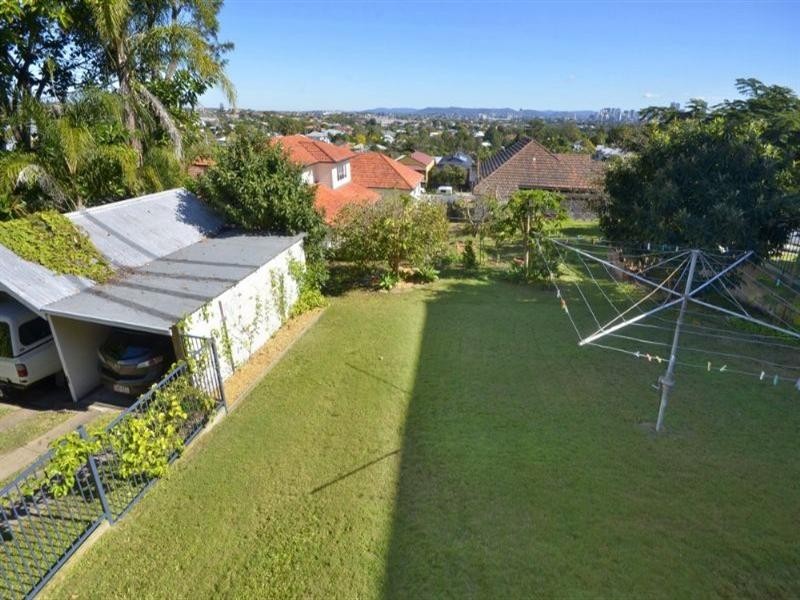 27 Sylvia Street, Camp Hill QLD 4152