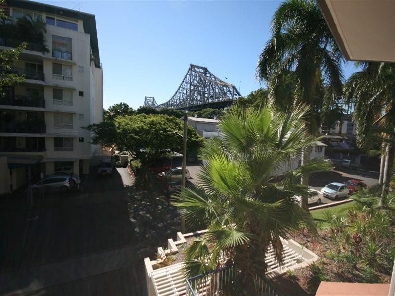 123 Main Street, Kangaroo Point QLD 4169