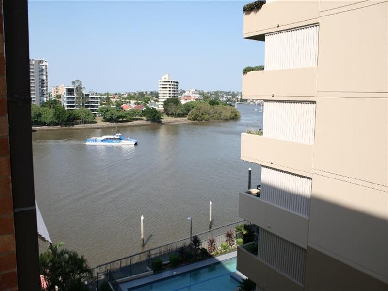 64 Thorn Street, Kangaroo Point QLD 4169