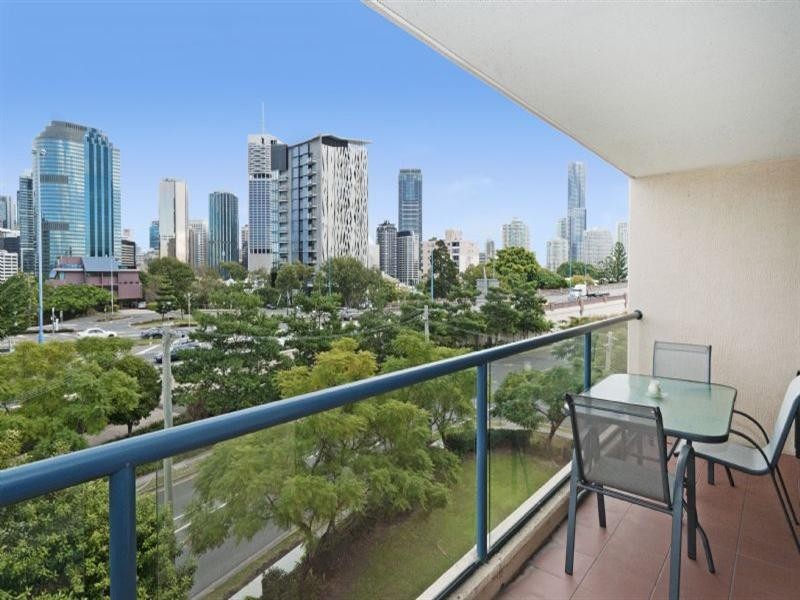 38/45 Deakin Street, Kangaroo Point QLD 4169