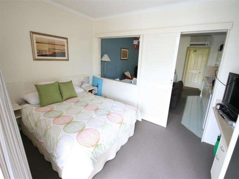85 Deakin Street, Kangaroo Point QLD 4169