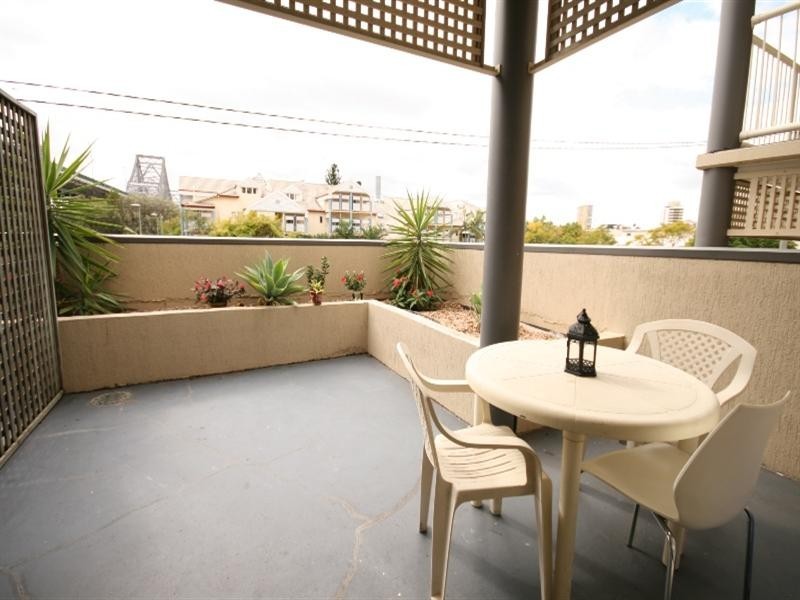 85 Deakin Street, Kangaroo Point QLD 4169