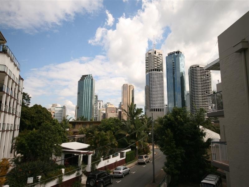 123 Main Street, Kangaroo Point QLD 4169