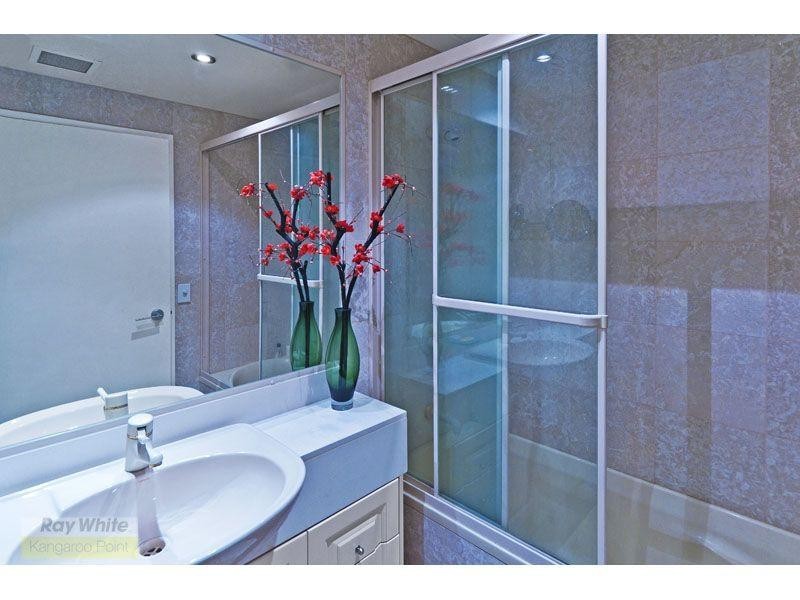 3/2 Goodwin Street, Kangaroo Point QLD 4169