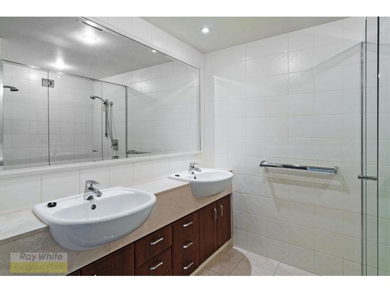 76 Thorn Street, Kangaroo Point QLD 4169