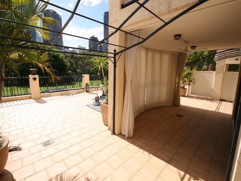 36 MacDonald Street, Kangaroo Point QLD 4169