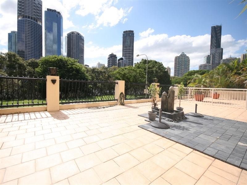 36 MacDonald Street, Kangaroo Point QLD 4169