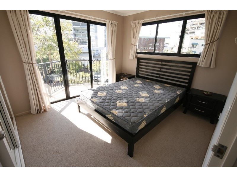 75 Thorn Street, Kangaroo Point QLD 4169