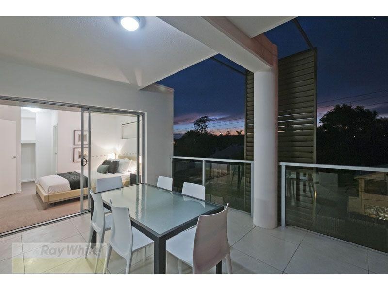 24 Rawlins Street, Kangaroo Point QLD 4169