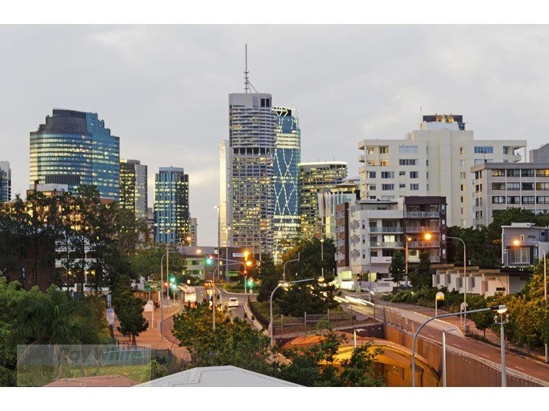 24 Rawlins Street, Kangaroo Point QLD 4169