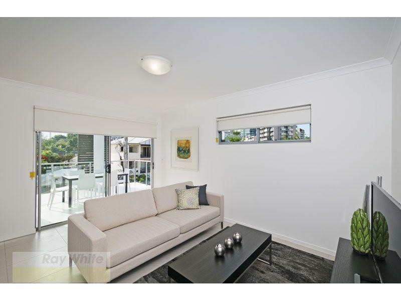 24 Rawlins Street, Kangaroo Point QLD 4169