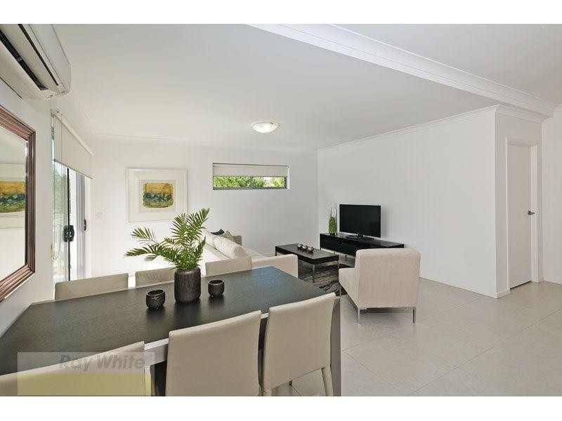 24 Rawlins Street, Kangaroo Point QLD 4169