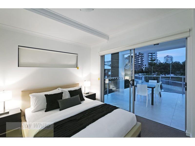 24 Rawlins Street, Kangaroo Point QLD 4169