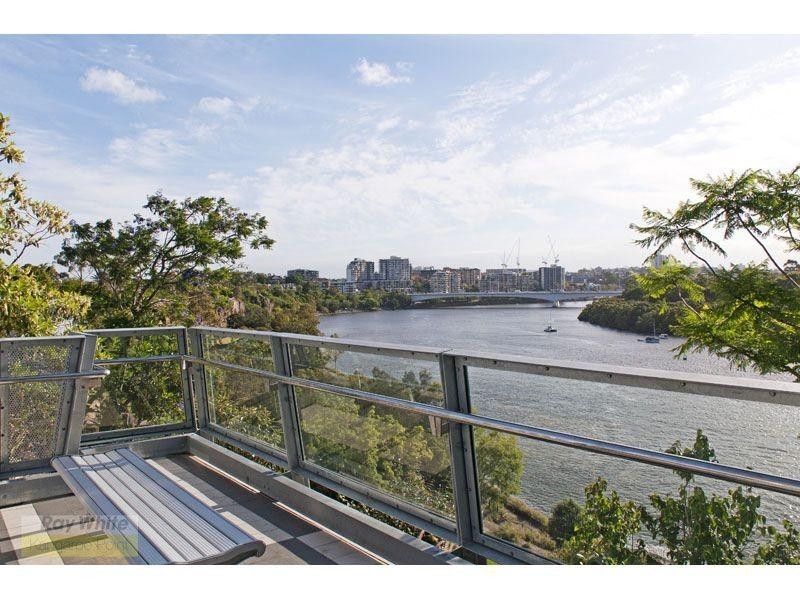 24 Rawlins Street, Kangaroo Point QLD 4169