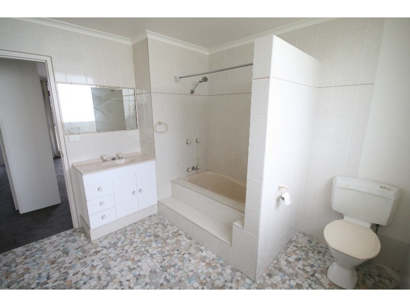 24 Castlebar Street, Kangaroo Point QLD 4169