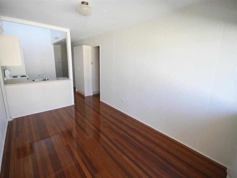 110 McIlwraith Avenue, Norman Park QLD 4170