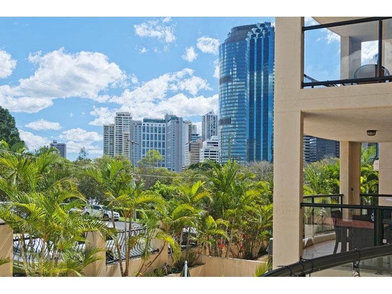 207/36 Macdonald Street, Kangaroo Point QLD 4169