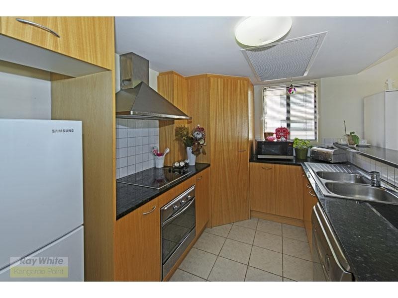 207/36 Macdonald Street, Kangaroo Point QLD 4169