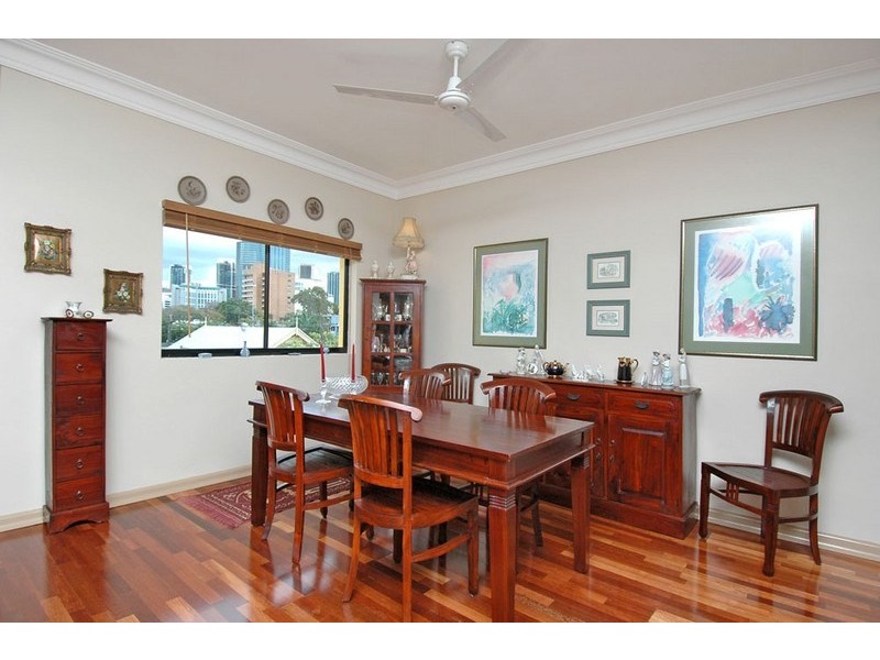 39 Cairns Street, Kangaroo Point QLD 4169
