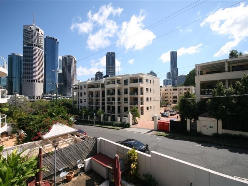 2 Bright Street, Kangaroo Point QLD 4169