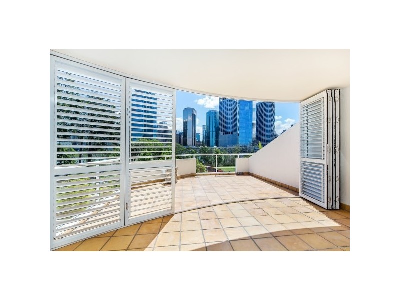 16 Bright Street, Kangaroo Point QLD 4169
