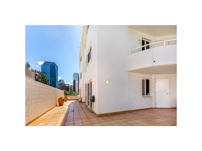 16 Bright Street, Kangaroo Point QLD 4169