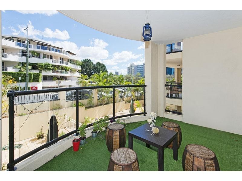 36 MacDonald Street, Kangaroo Point QLD 4169