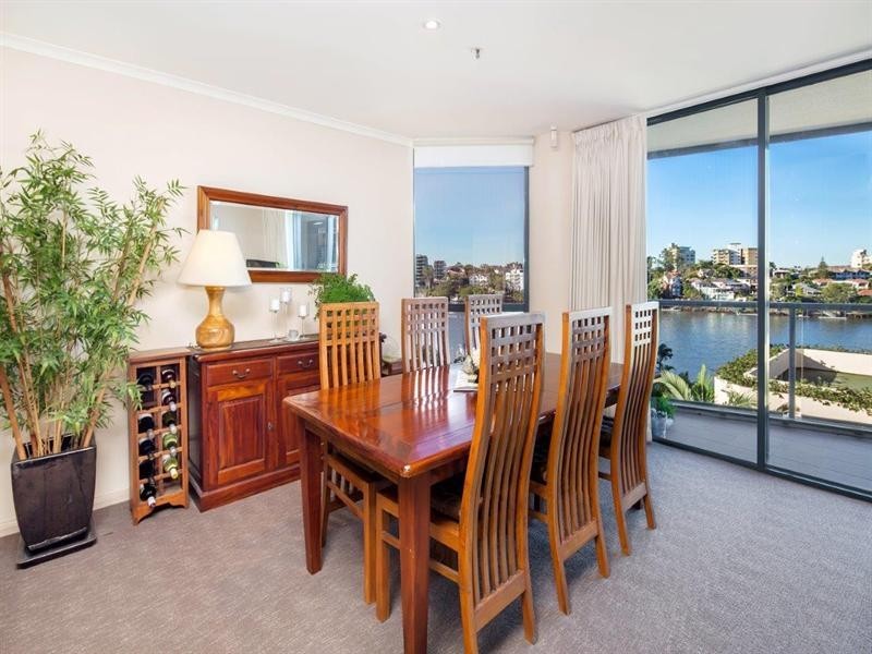 21/2 Goodwin Street, Kangaroo Point QLD 4169