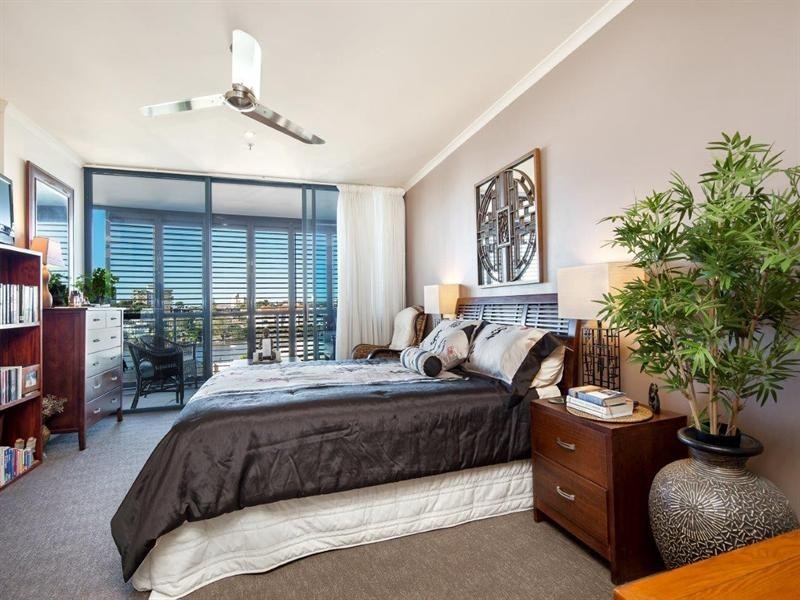 21/2 Goodwin Street, Kangaroo Point QLD 4169