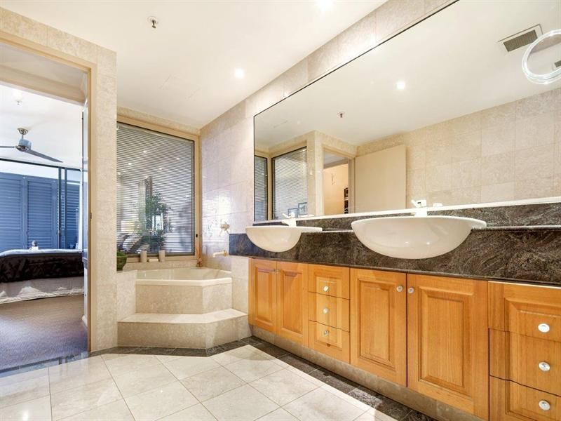 21/2 Goodwin Street, Kangaroo Point QLD 4169