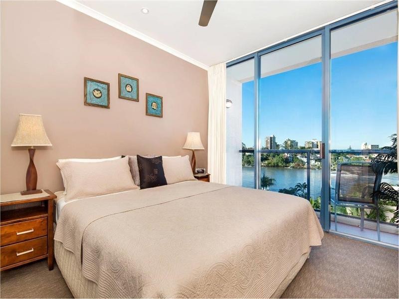 21/2 Goodwin Street, Kangaroo Point QLD 4169