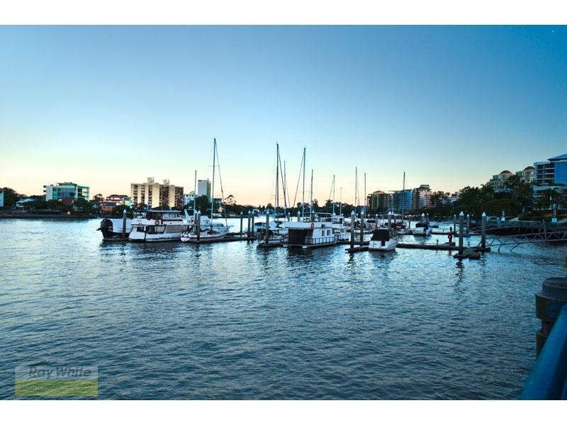 21/2 Goodwin Street, Kangaroo Point QLD 4169