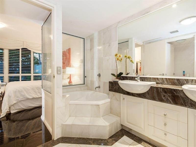 1/2 Goodwin Street, Kangaroo Point QLD 4169