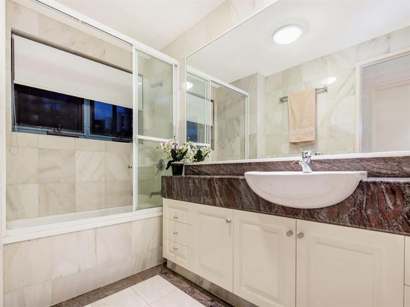 1/2 Goodwin Street, Kangaroo Point QLD 4169