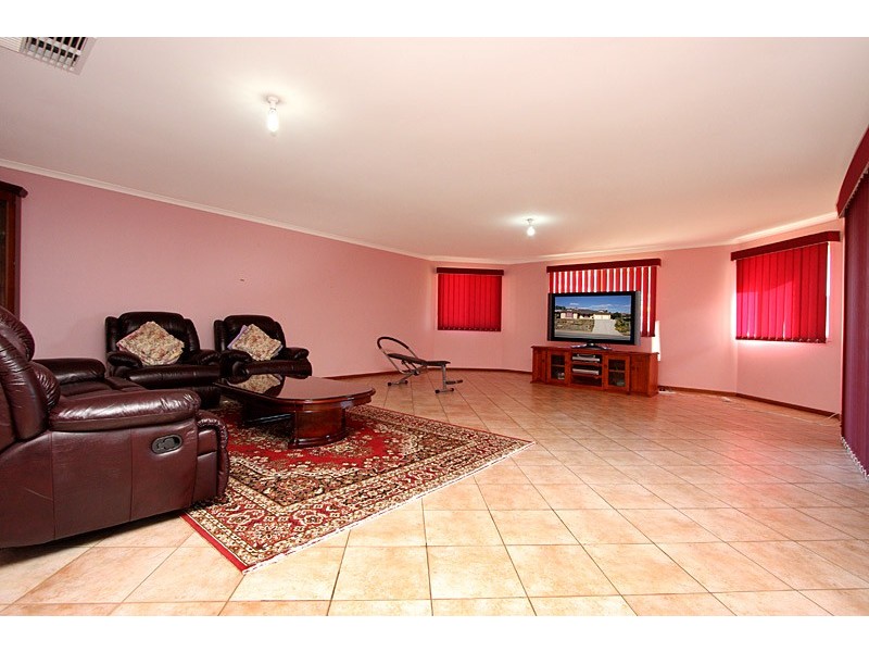 90 Highfield Drive, Hillbank SA 5112