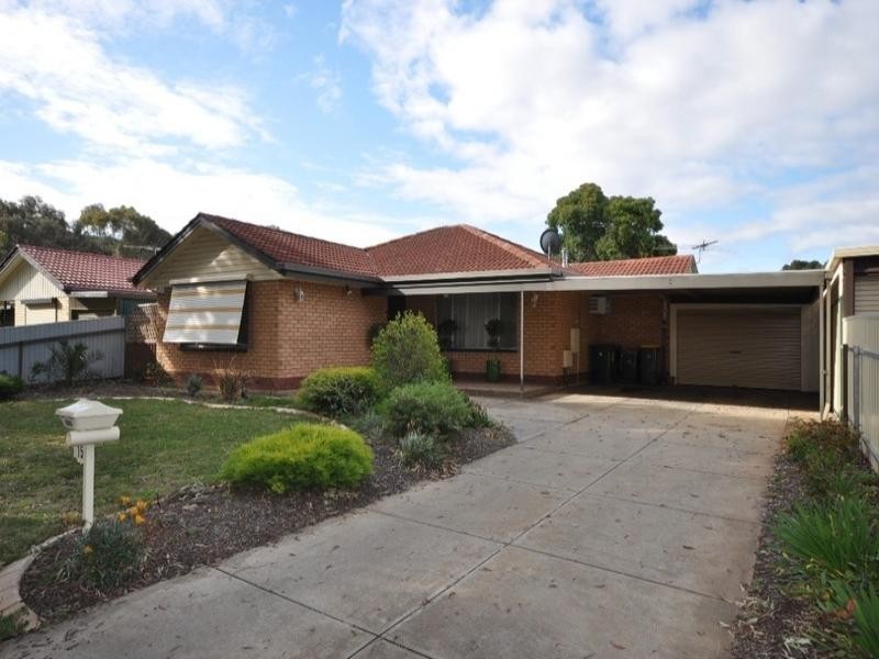 15 Middle Avenue, Paralowie SA 5108