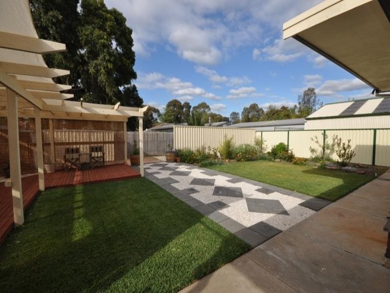 15 Middle Avenue, Paralowie SA 5108