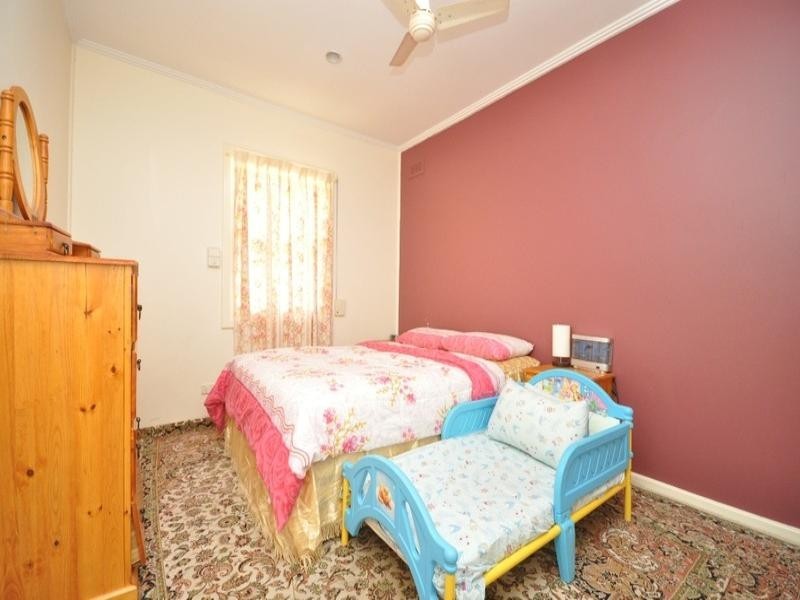 8 Collins Street, Elizabeth Downs SA 5113