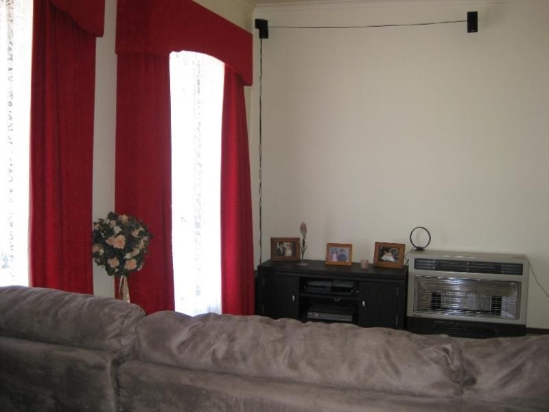 1 Winston Crescent, Hillbank SA 5112