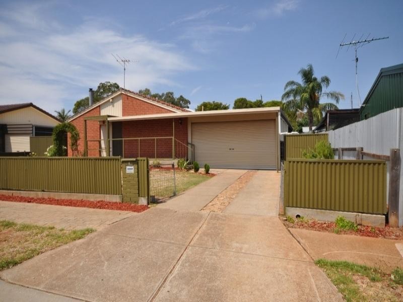 4 McCullogh Street, Elizabeth Downs SA 5113