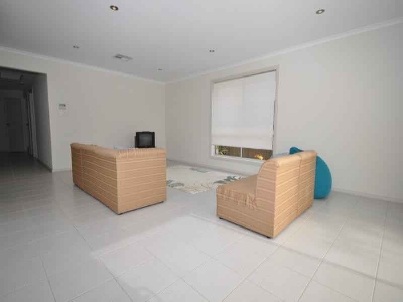 12 Lakeside Drive, Andrews Farm SA 5114