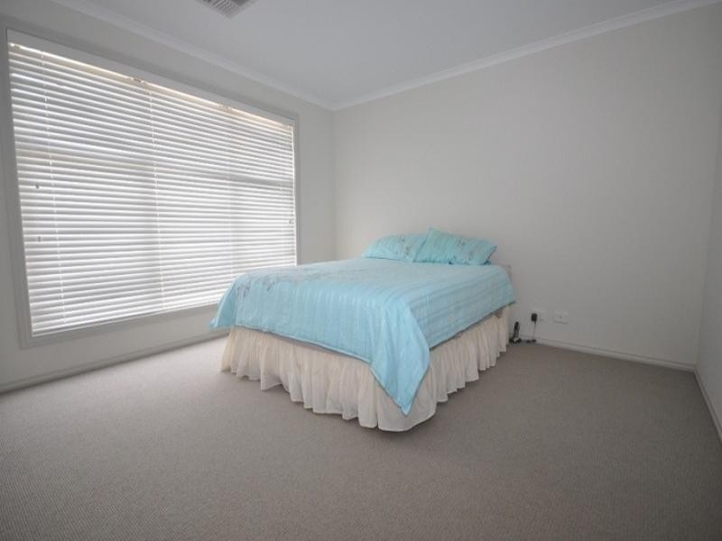 12 Lakeside Drive, Andrews Farm SA 5114