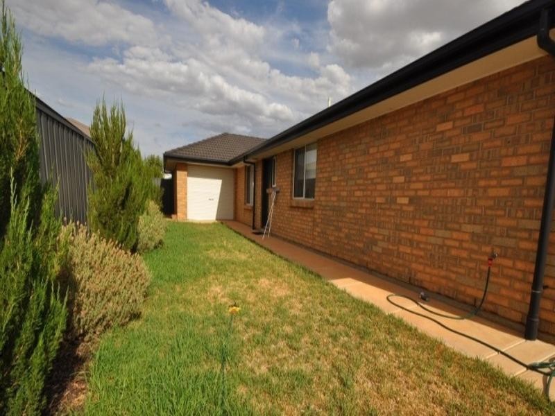 12 Lakeside Drive, Andrews Farm SA 5114