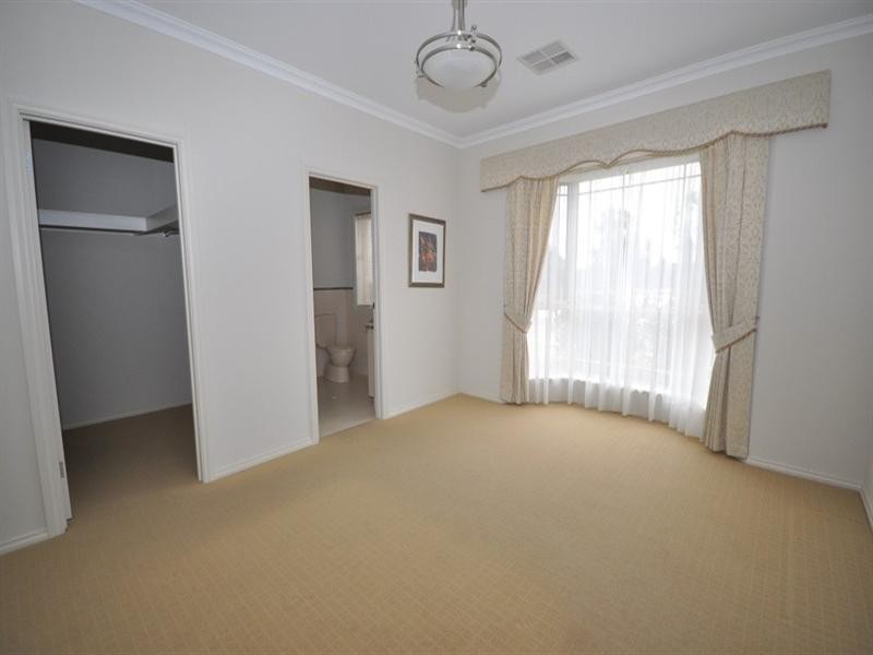 4 Lakeside Drive, Andrews Farm SA 5114