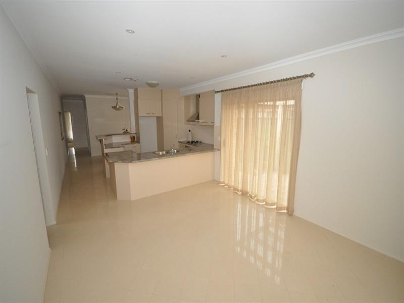 4 Lakeside Drive, Andrews Farm SA 5114