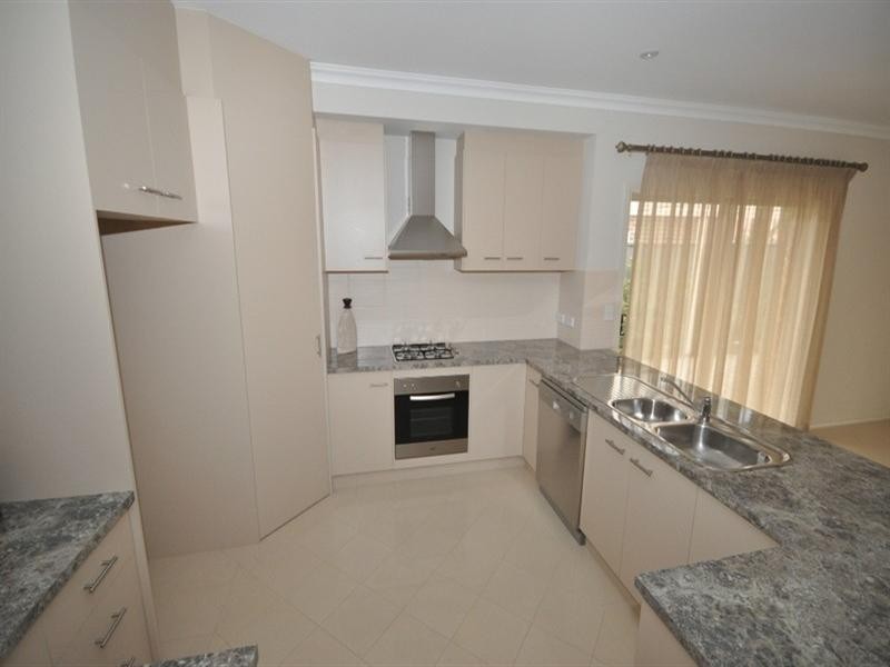 4 Lakeside Drive, Andrews Farm SA 5114