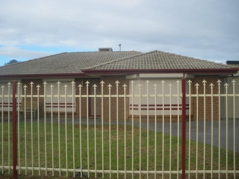 10 Maguire Crescent, Burton SA 5110