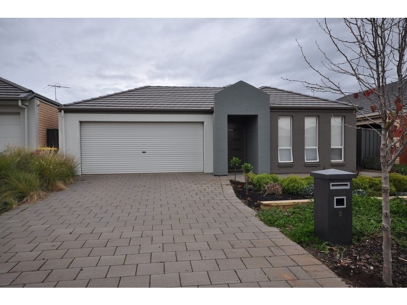 9 Lakeside Drive, Andrews Farm SA 5114