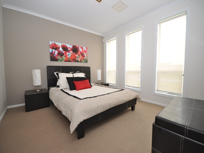 9 Lakeside Drive, Andrews Farm SA 5114