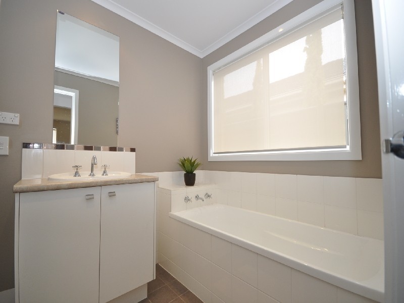 9 Lakeside Drive, Andrews Farm SA 5114